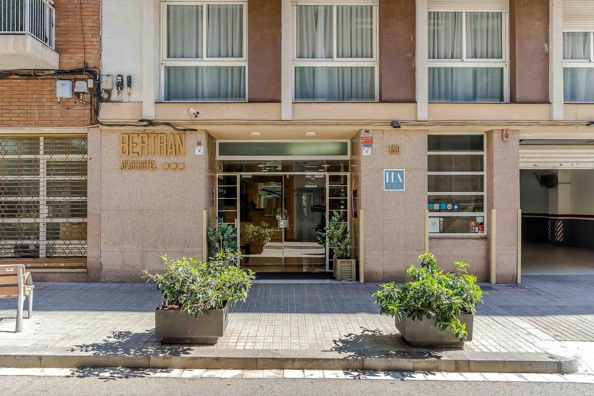Aparthotel Bertran Barcelone Extérieur photo