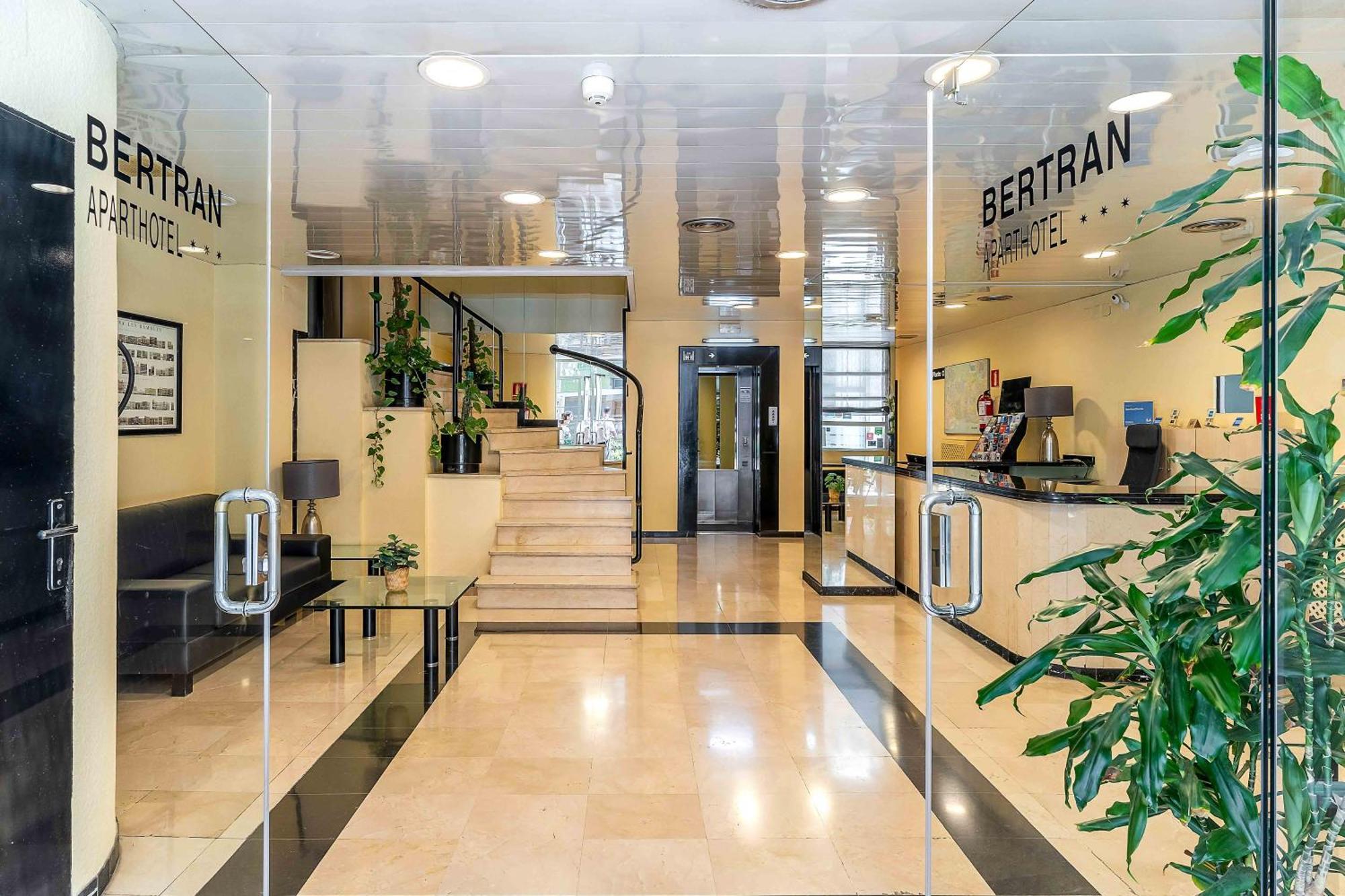 Aparthotel Bertran Barcelone Extérieur photo