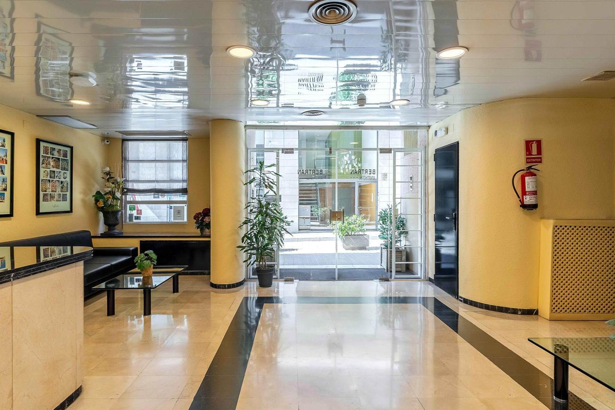 Aparthotel Bertran Barcelone Extérieur photo