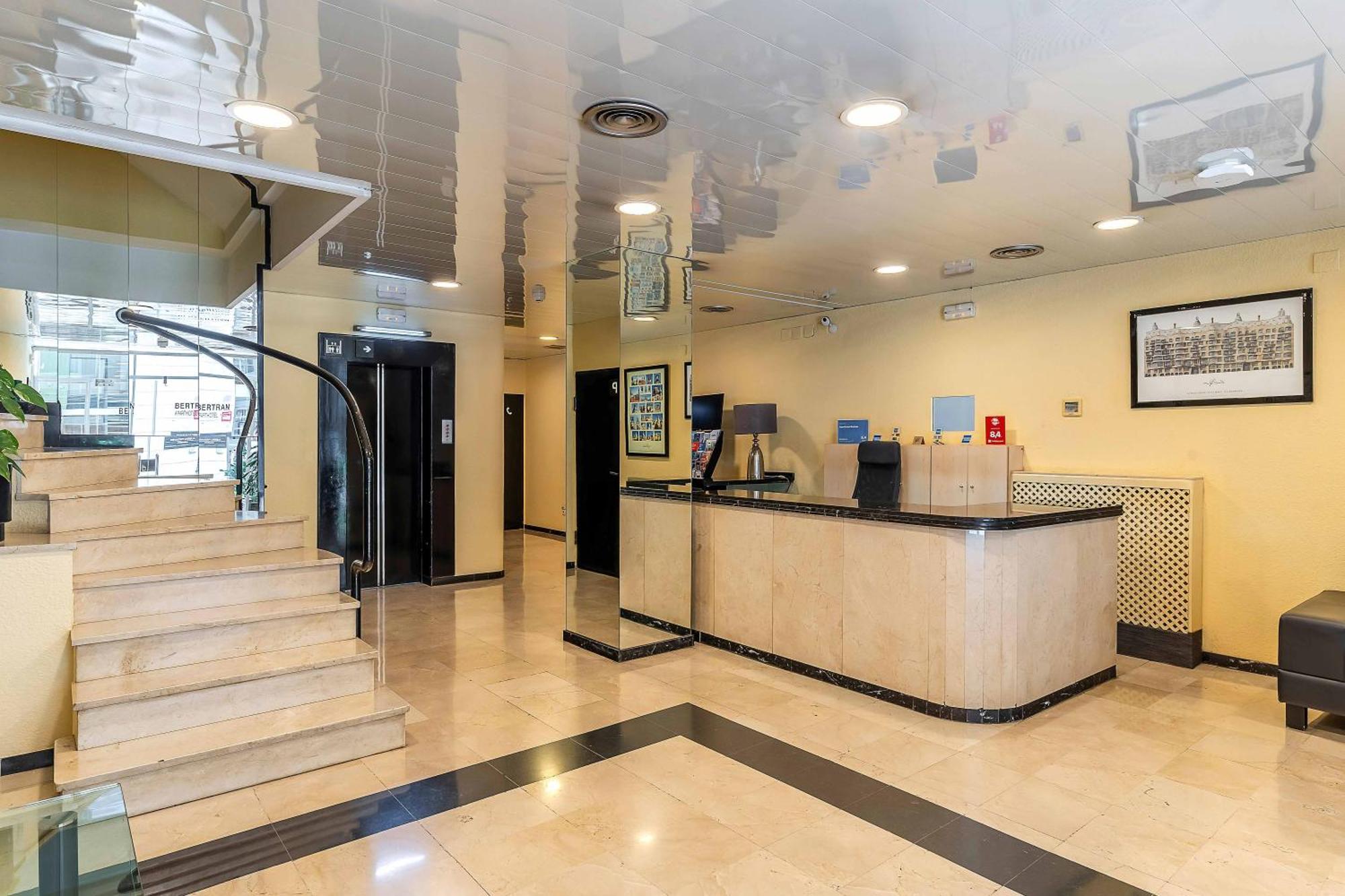 Aparthotel Bertran Barcelone Extérieur photo